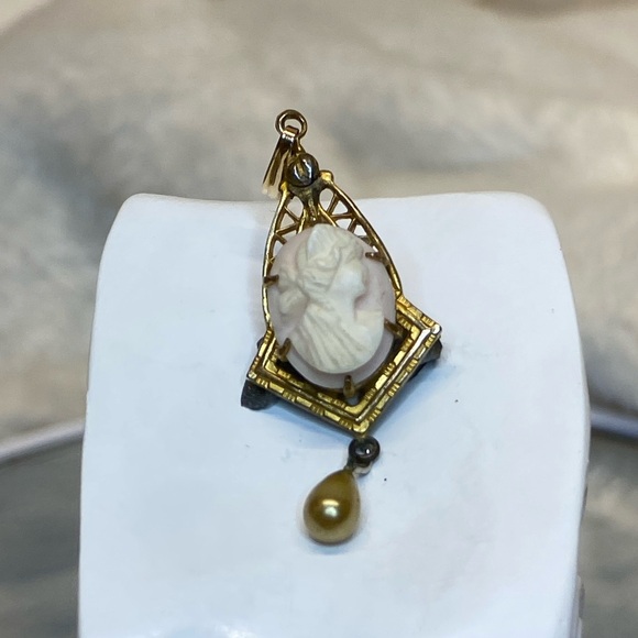 Antique Lavaliere Cameo Pendant Necklace Either shell/coral hand carved w/Pearl - Picture 4 of 17